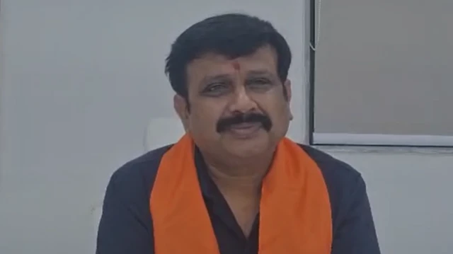 ડૉ.મનીષ દોશી, કૉંગ્રેસ, ભાજપ, ચૂંટણીપંચ, ગુજરાત, બીબીસી ગુજરાતી, રાહુલ ગાંધી, રાજકારણ, ગુજરાતનું રાજકારણ, વોટ ચોરીનો મુદ્દો