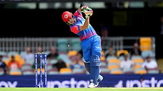 ඇෆ්ගනිස්ථාන කණ්ඩාමේ කඩුලු රකින්නා මෙන්ද ආරම්භක පිතිකරුවා ද වන රහාමානුල්ලා ගුර්බාස් වේගයෙන් ලකුණු රැස් කිරිමට ප්‍රියතාවයක් දක්වන පිතිකරුවෙකු වේ.