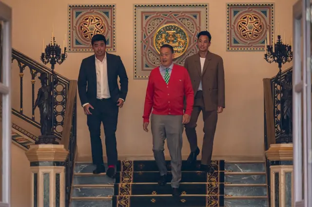 บุตรชายนายกฯ น้อบ-ณภัทร กับ แน้บ-วรัตม์ ทวีสิน ร่วมงานเลี้ยงปีใหม่กับสื่อมวลชนสายทำเนียบรัฐบาล เมื่อ 25 ธ.ค.