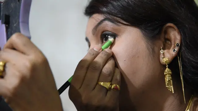 లావణి నృత్యకారిణి