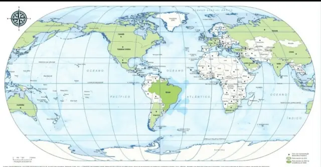 Mapa IBGE com o Brasil no centro