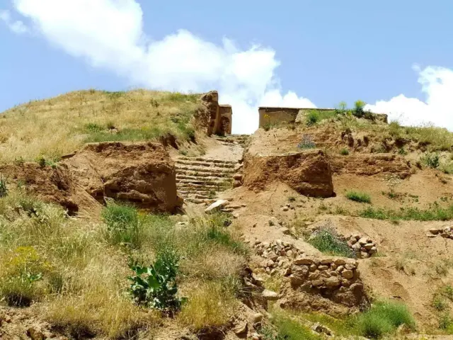 دژ باستانی زیویه