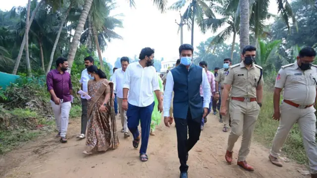 మంటలు, గ్యాస్ లీకేజీ, పైప్ లైన్, మలికిపురం తాసిల్దార్ శ్రీనివాసరావు