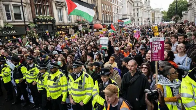 పోలీసు అధికారులు
