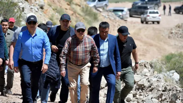 Акылбек Жапаров 1-июнда эле бул жакка барып, ГЭСтин курулушун баштоонун камылгасы менен таанышып кеткен