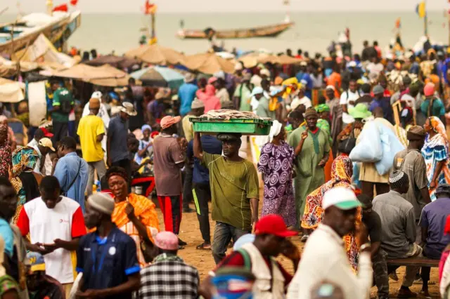 Un marché aux poissons à Dakar