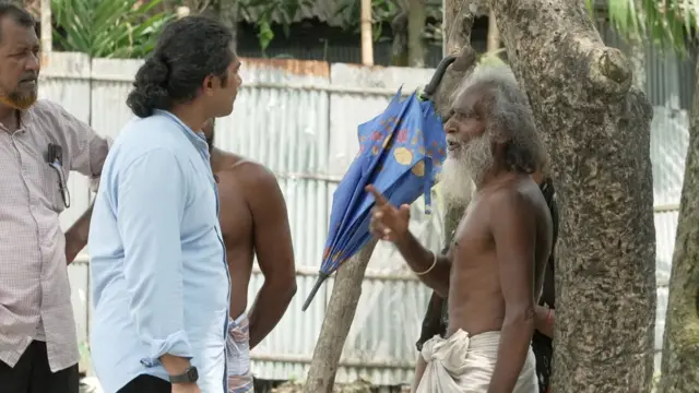 তিস্তায় ভাঙনে ক্ষতিগ্রস্তদের সঙ্গে বিবিসির সংবাদদাতা