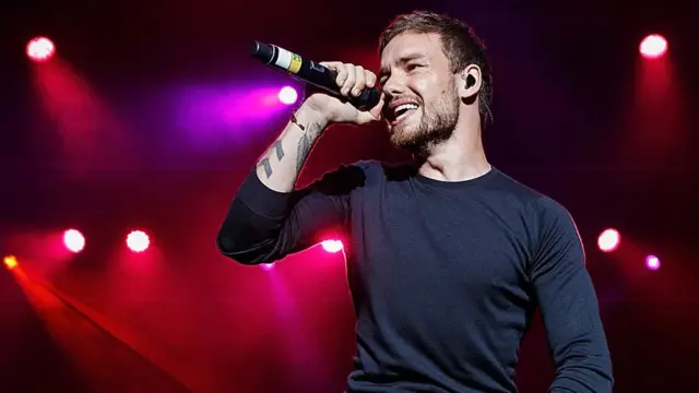 Liam Payne sings on stage