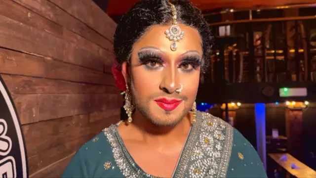 Uyu mugabo 'Lady Bushra' ati : "kuba ‘LGBT’ si ubuzima bworoshe, ariko kuri we, igikuru ni umunezero."