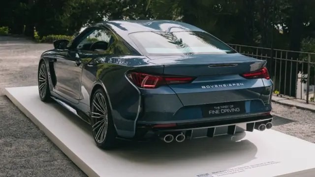 سقف مثل همه ماشینهایی که زاگاتو طراحی میکند دو برآمدگی دارد