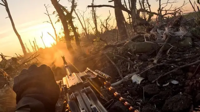 лінія фронту, кулемет, кадр з фільму 2000 метрів до Андріївки