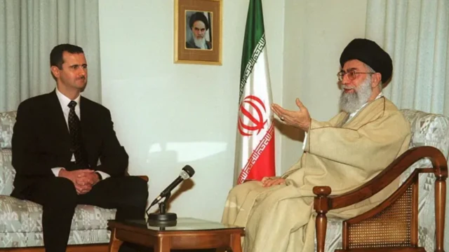 ਸੀਰੀਆ ਦੇ ਸਾਬਕਾ ਰਾਸ਼ਟਰਪਤੀ ਬਸ਼ਰ ਅਲ-ਅਸਦ ਨਾਲ ਗੱਲ ਕਰਦੇ ਹੋਏ ਅਲੀ ਖਾਮੇਨਈ