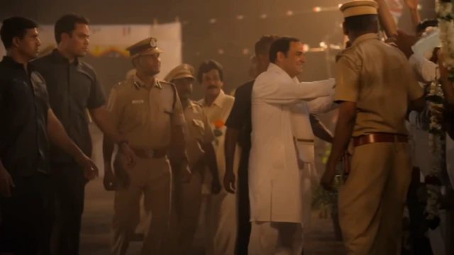 'द हंट' या वेब सीरिजमध्ये, राजीव गांधी यांची हत्या केल्यानंतर श्रीलंकेत परतण्याऐवजी शिवरासन आणखी योजना आखत असल्याचं दाखवण्यात आलं आहे