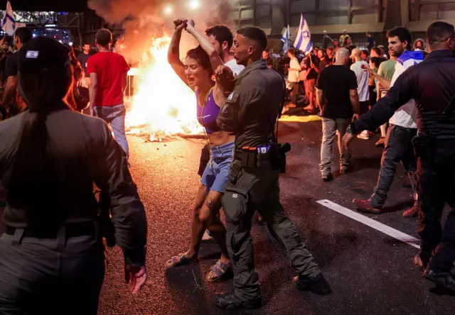 Protestos com barricada incendiadabrazino jogo da galeraTel Aviv