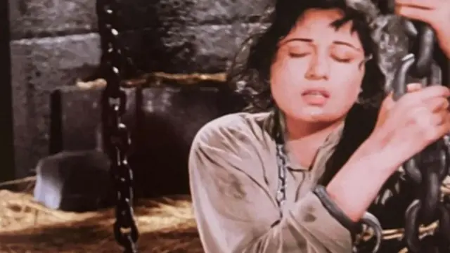 মুঘল-এ-আজম ছবির একটি দৃশ্যে মধুবালা