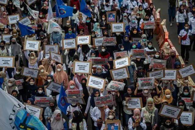 Unjuk rasa buruh menolak Undang-Undang Omnibus Law Cipta kerja di Surabaya pada 29 November 2021