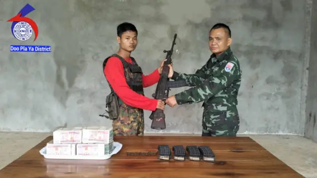 လက်နက်ခဲယမ်းတွေနဲ့ ပူးပေါင်းလာတဲ့ စစ်ကောင်စီတပ်သားကို KNU ထောက်ပံ့ငွေ သိန်း ၅၀ ပေး 