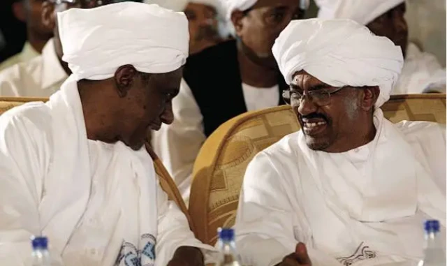 Khilaafkii u dhexeeyay Madaxweyne Cumar Al-Bashiir iyo ku xigeenkiisa Cali Cismaan Taha ayaa ka mid ahaa xilliyadii ugu adkaa ee soo mara siyaasadda Suudaan.