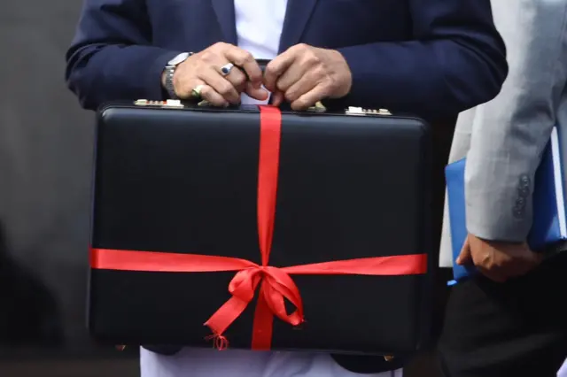 अघिल्लो वर्ष प्रकाशशरण महत अर्थमन्त्री थिए