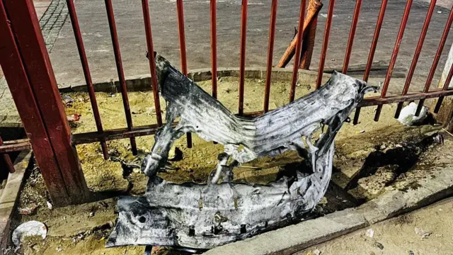 దిల్లీ పేలుడు, కారు పేలుడు, ఎర్రకోట