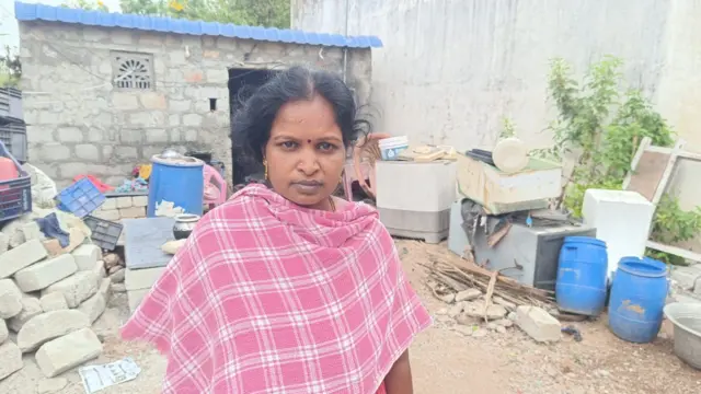 வெண்ணிலாவின் உறவினர் பத்மாவதி. 