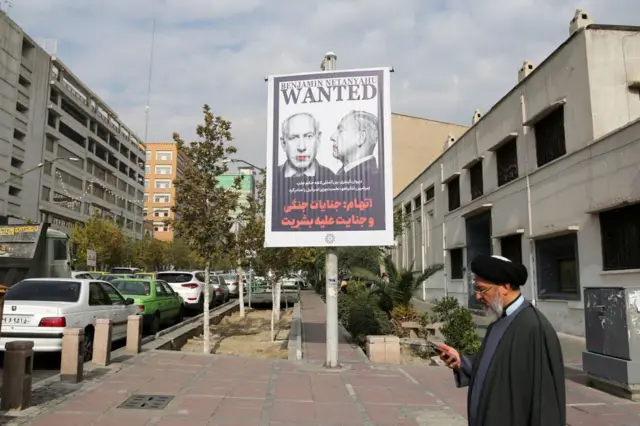 پس از صدور قرار بازداشت  نتانیاهو در دیوان کیفری بین‌المللی، تصاویری از او در بیلبوردهای شهر تهران به نمایش گذاشته شده است