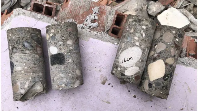 Uzmanlar bazı yerlerde büyük çakıl taşlarının betona karıştırıldığını aktarıyor