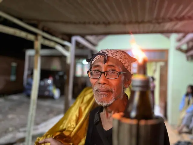 pertunjukan sandur di Bojonegoro