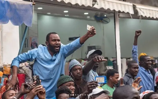 Mpụtara ikpe nwerike ime ka Sonko; onye ndị ntoroọbịa hụrụ n'anya nke ukwuu azọzịla ọkwa ọchịchị mba Senegal na ntuliaka ha n'afọ 2024.