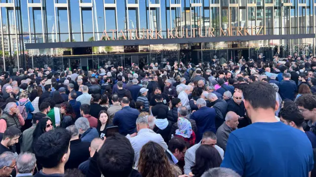 AKM'deki törene çok sayıda kişi katıldı.