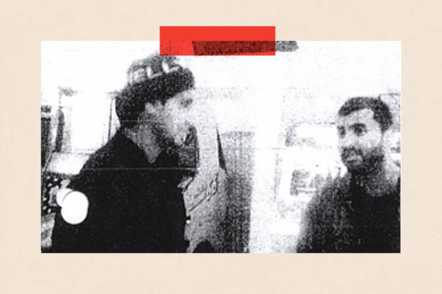 モハメド・シディーク・カーンとシェザード・タンウィアを撮影した、粗い白黒写真