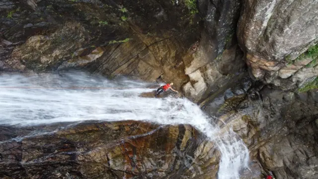 2023 වසරේදී ඹබරකන්ද දිය ඇල්ල කඹයක ආධාරයෙන් බැසීමට හැකිවූ බව