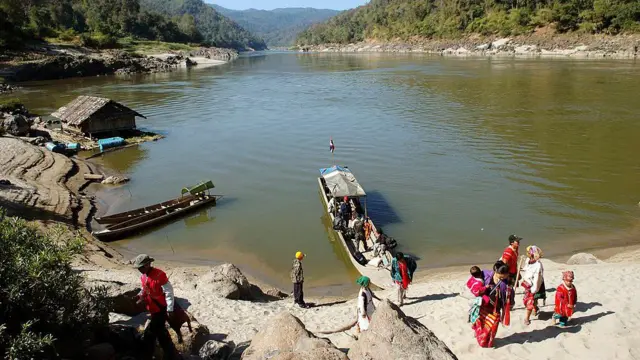 သံလွင်မြစ်ဟာ မြန်မာနိုင်ငံအတွင်း ၄၀ ရာခိုင်နှုန်းကျော် စီးဆင်းနေတဲ့ နိုင်ငံတကာမြစ် ဖြစ်ပါတယ်။