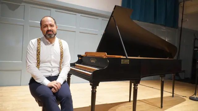 ماهان اصفهانی و ساز کلاوسن