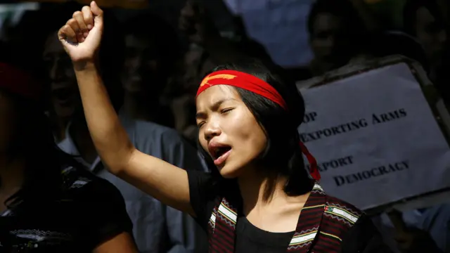 Katta chiroyli kokraklarni tomosha qiling Katta chiroyli kokraklarni tomosha qiling