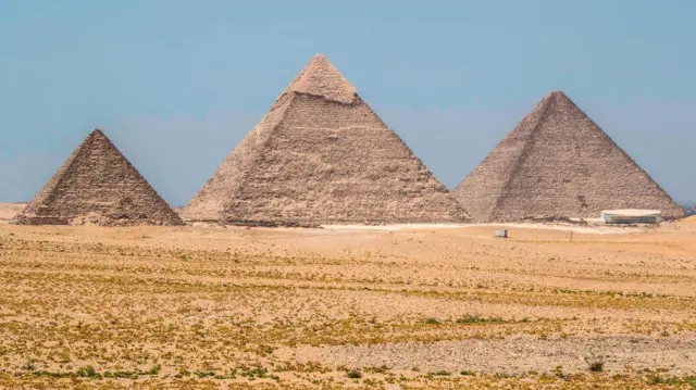 मेनकौरे पिरामिड