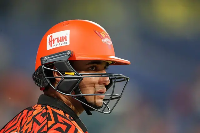 நைட் ரைடர்ஸுக்கு எதிராக 21 பந்துகளில் 48 ரன்கள் எடுத்தார் அபிஷேக் ஷர்மா