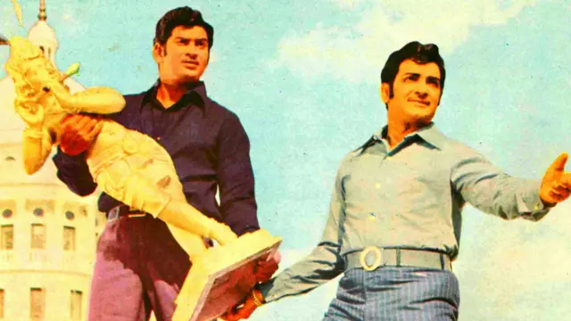 దేవుడు చేసిన మనుషులు సినిమాలో కృష్ణ, ఎన్టీఆర్