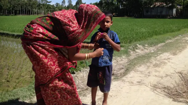 মায়ের সঙ্গে শিশু জিহাদ হোসেইন ওবামা - ফাইল ছবি
