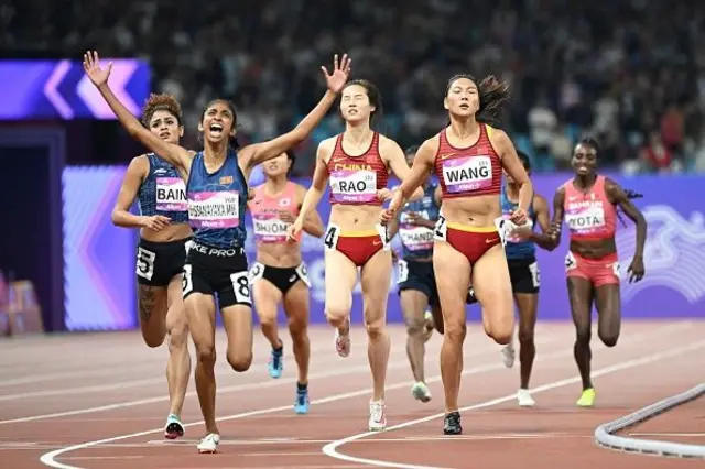 මීටර් 800 කාන්තා තරග ඉසව්වෙන් ඇය මෙම රන් පදක්කම දිනා ගැනීමට සමත් වුයේ මිනිත්තු 2යි තත්පර 03 දශම 2.0 කින් තරගය අවසන් කරමින්ය.