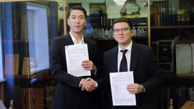 Жаш режиссёр Айтматовдун өмүр баянын экрандаштырууга расмий түрдө эксклюзивдүү укук алган.