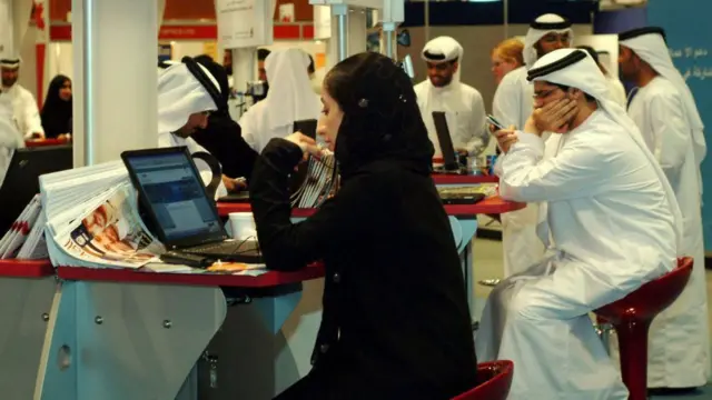 مواطنون إماراتيون في أحد الفعاليات الرسمية