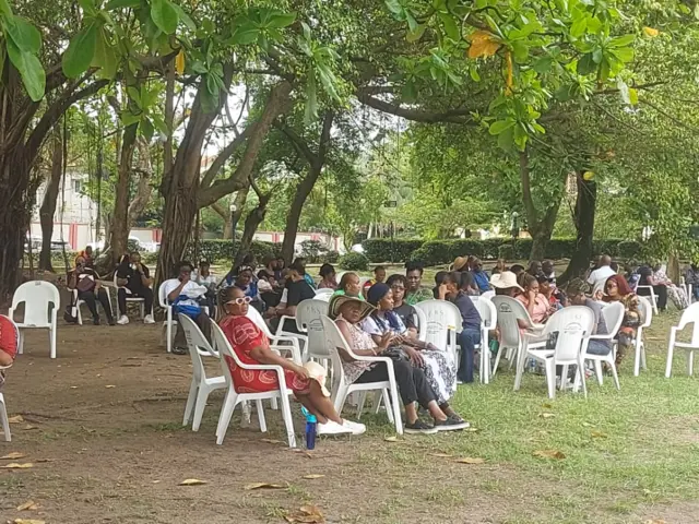 Àwọn ènìyàn VGC tó tò sínú ọgbà wọn