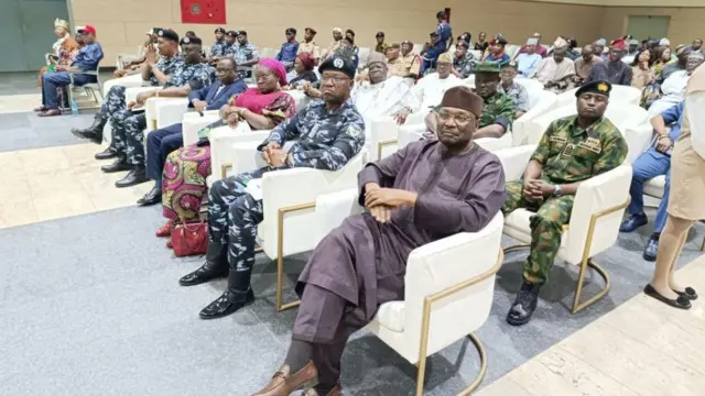 Nigeria police presence for di signing of di peace accord ahead of Ondo govnorship election