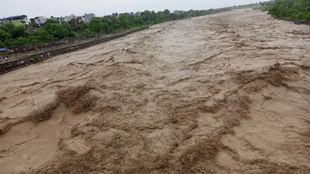 तिनाउ नदी