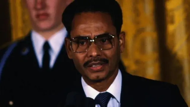 এইচ এম এরশাদ যখন বাংলাদেশের রাষ্ট্রপতির পদে। ১৯৮৩ সাল