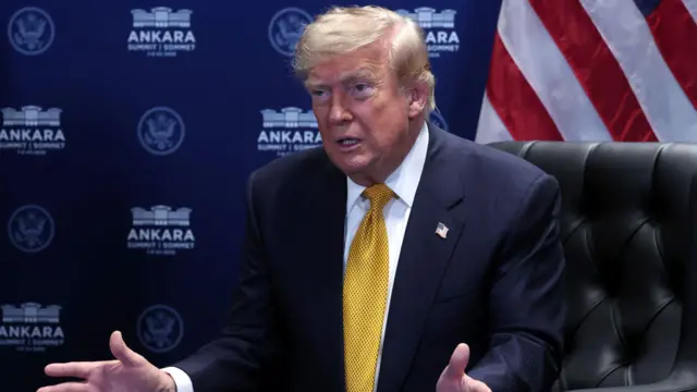 El presidente estadounidense Donald Trump hablando en una cumbre de la OTAN en Ankara.