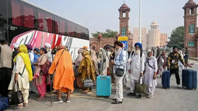 শিখ তীর্থযাত্রীদের এই দলটির সঙ্গে পাকিস্তানে যান সরবজিৎ
