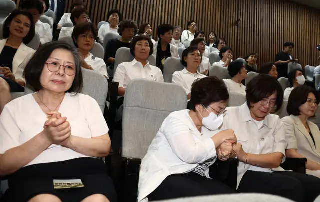 간호법 통과에 눈물 흘리는 간호사들