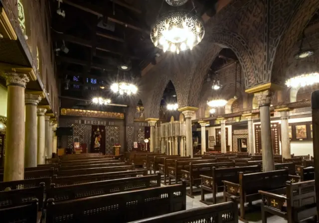 En dehors des bibliothèques et mosquées musulmanes, les monostères chrétiens ont été des hauts lieux de savoirs durant l'antiquité. 
